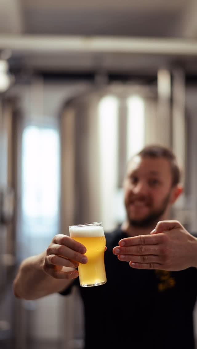 Summer ALE! Vymazlená verze letního KOSího potěšení, na chmelech Citra a El Dorado.