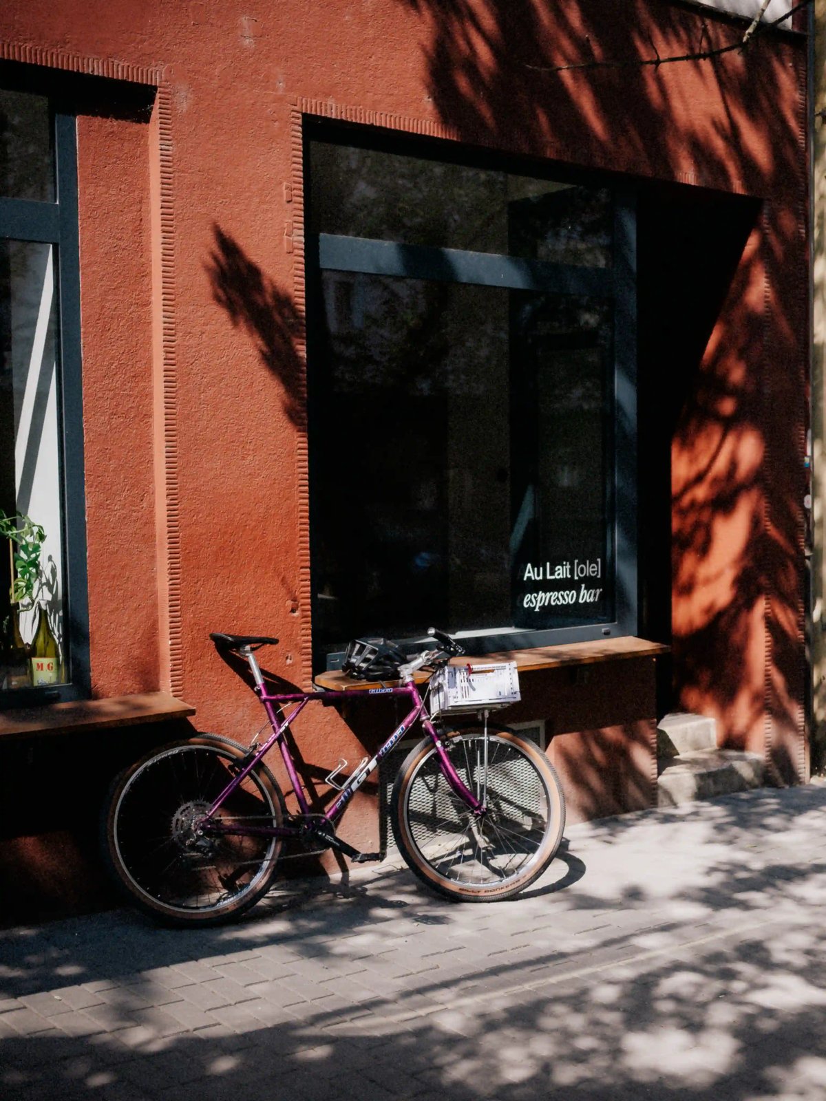 Au lait espresso bar & Natural Wine Shop v jednom na gastrotepně Gorkého