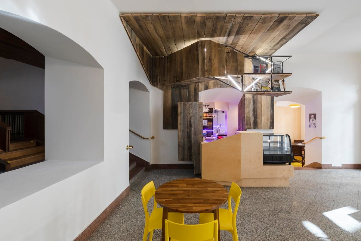 Interiér Café Paměti národa