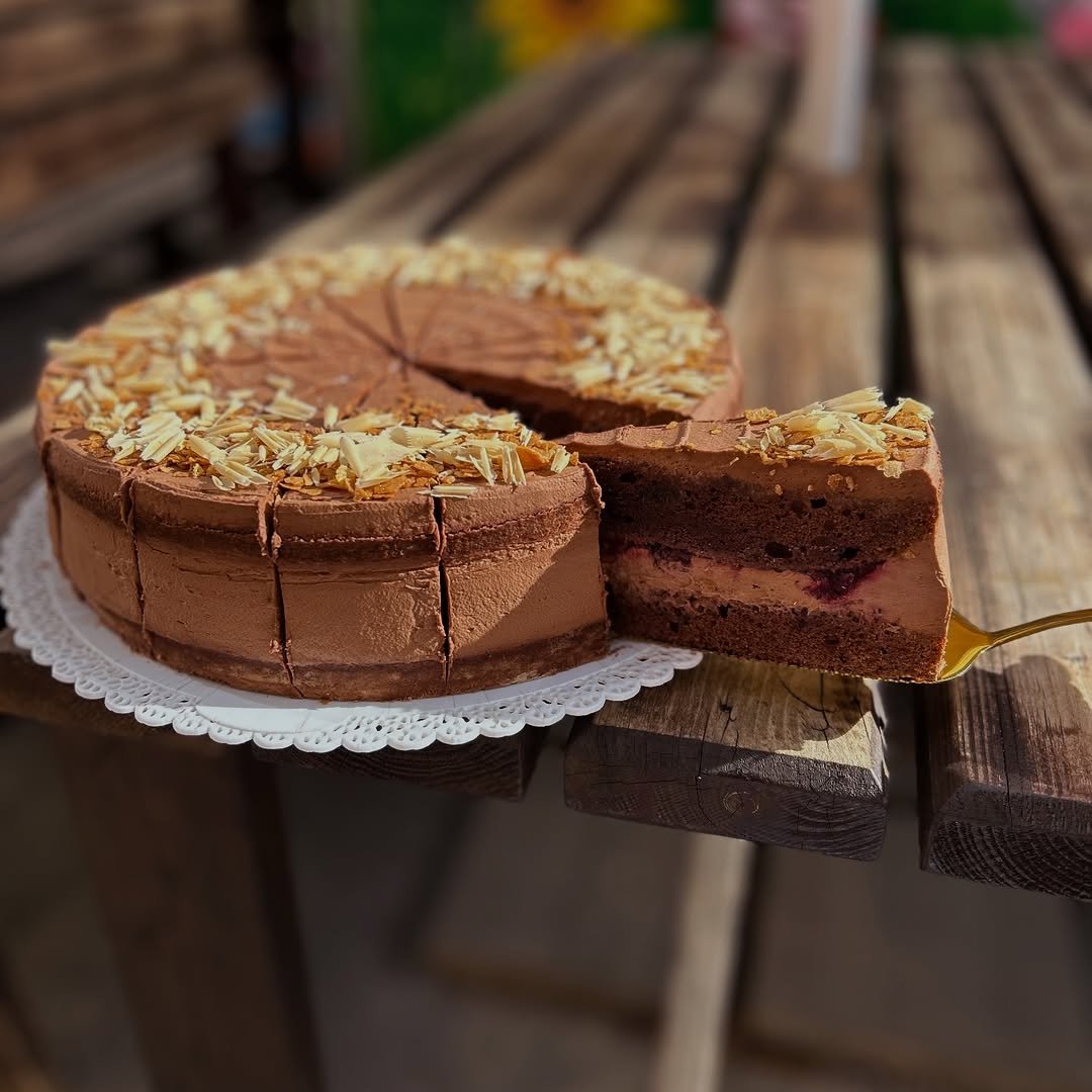 V Rossa Café připravují také vynikající dorty.