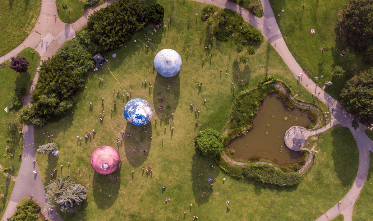 Festival planet na Kraví hoře jsou skvělým letním programem pro rodiny