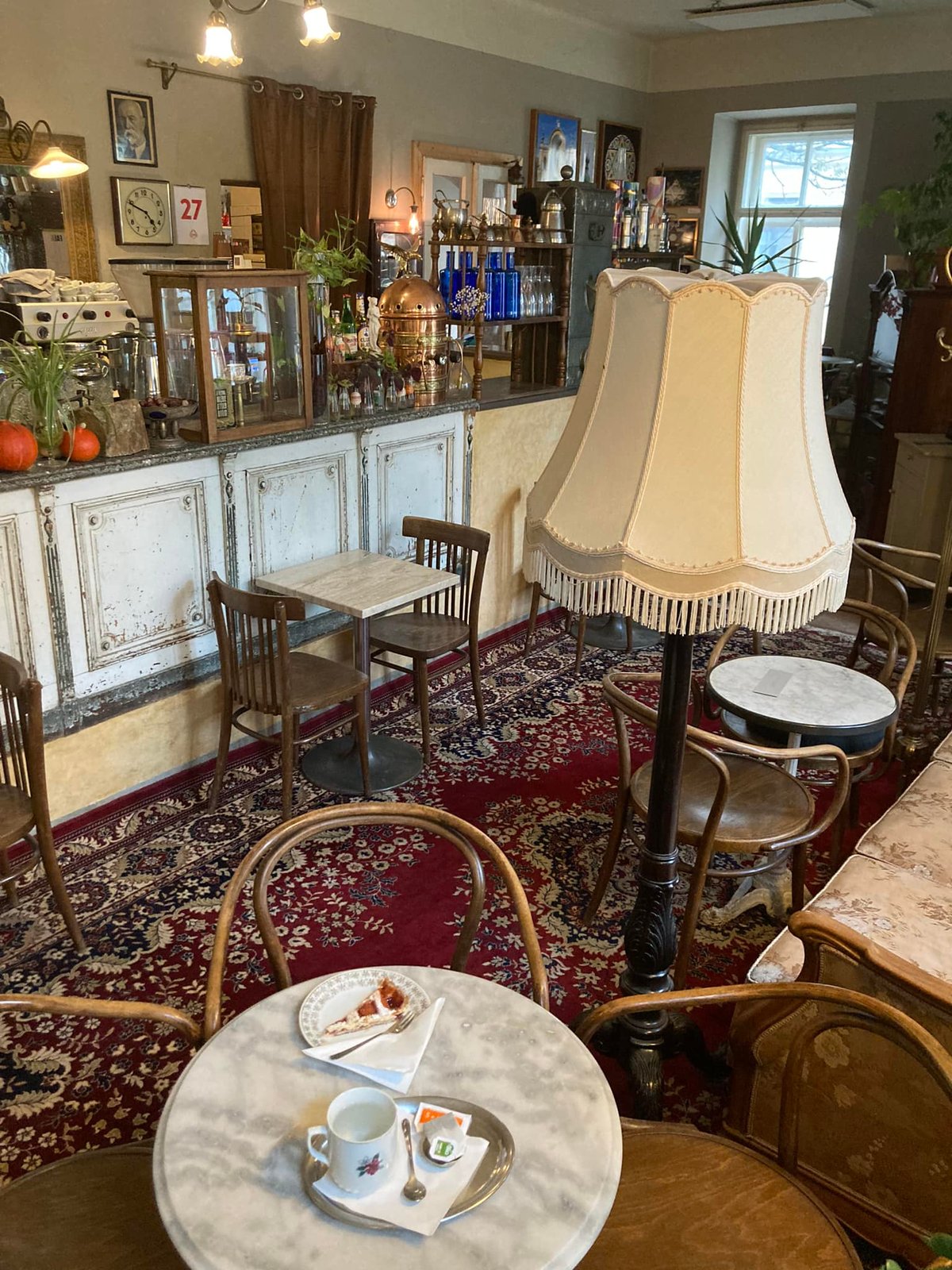 Interiér Cafe Falk vypadá jako z filmu Great Gatsby