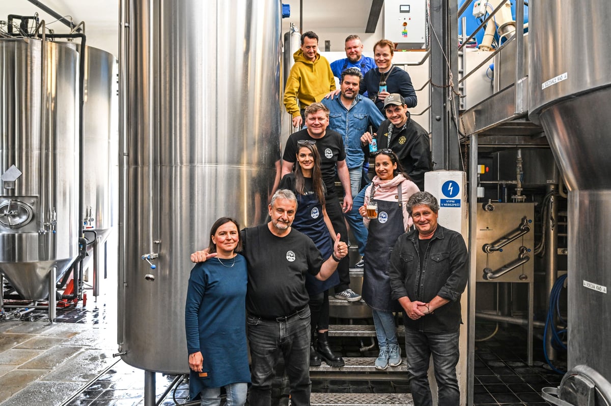 Herci Městského divadla Brno vařili pivo u Hauskrechta.