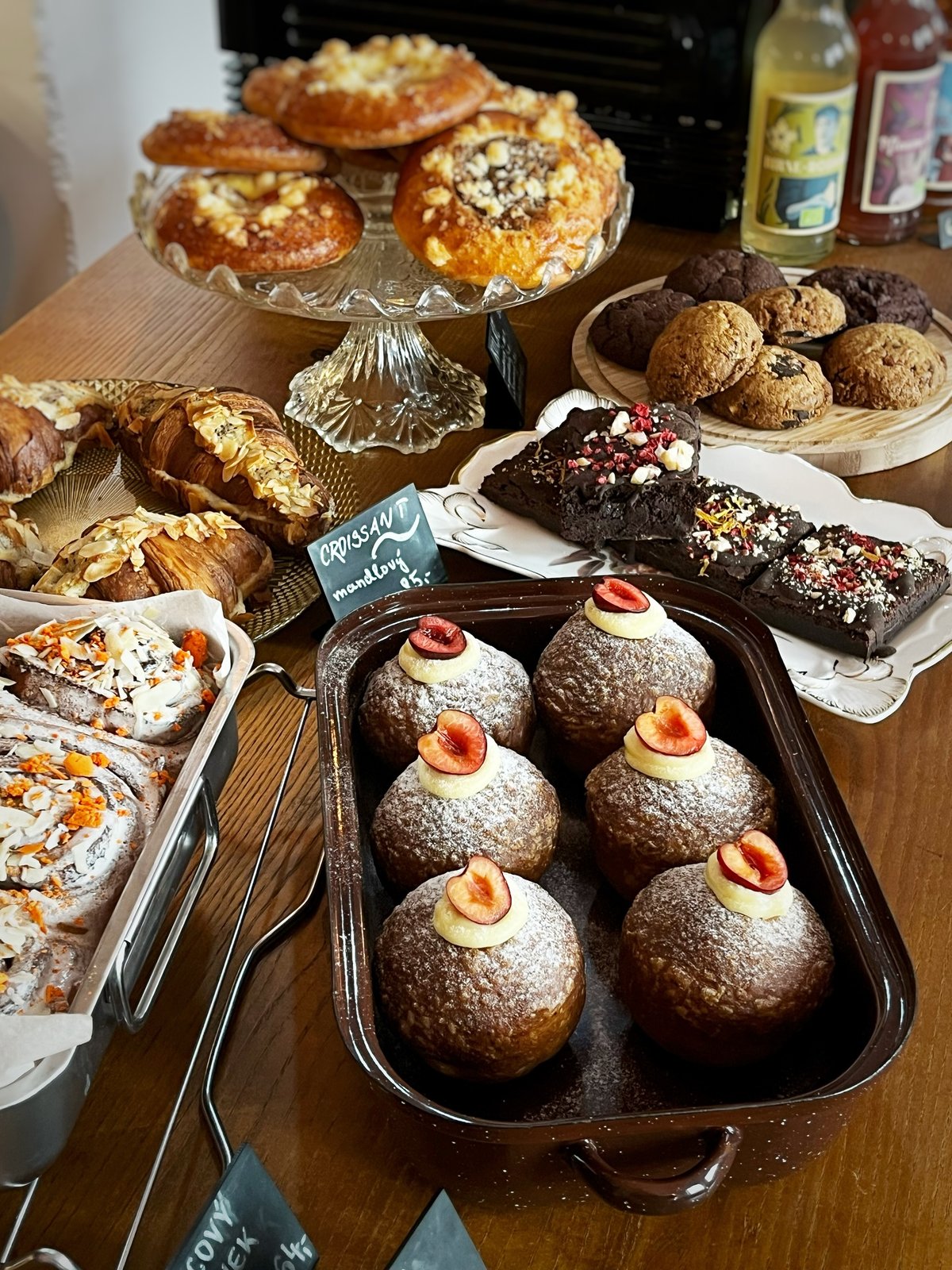 Mysleli jste si, že luxusní pečivo nejde upéct vegansky? Chyba lávky!