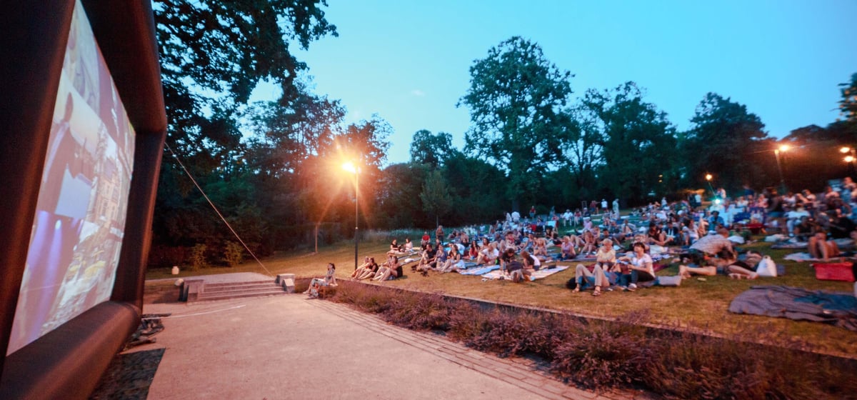 Letní kino v zahradě vily Löw-Beer
