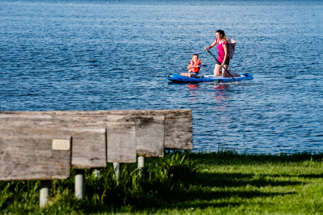 Paddleboardy si můžete půjčit na několika plážích