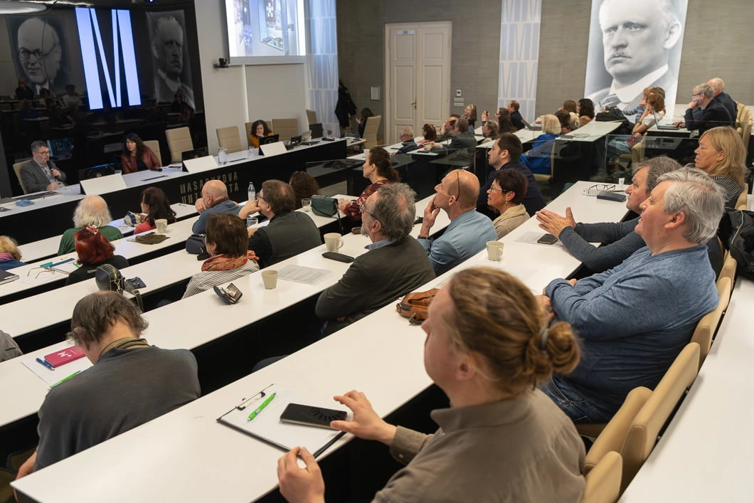 Nemusíte být historik, aby vás lákalo doplňovat bílá místa na mapě minulosti