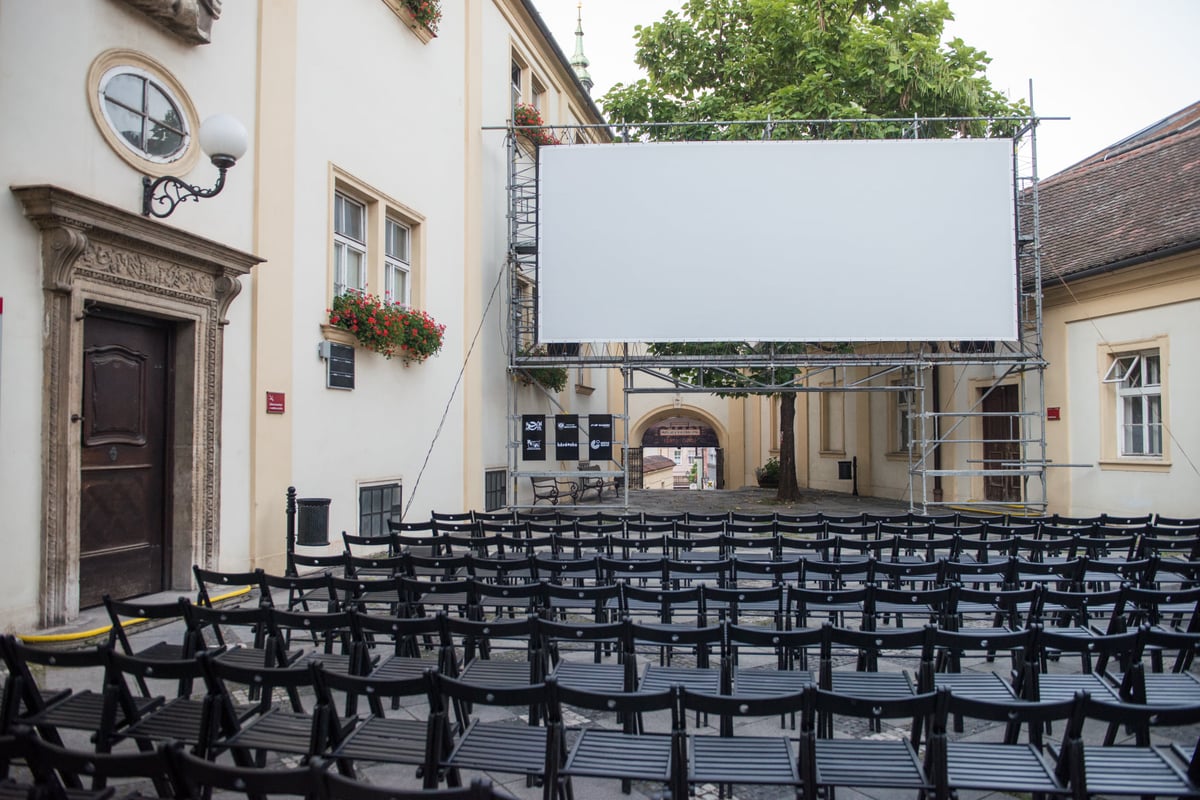 Letní kino na nádvoří radnice Brna-středu