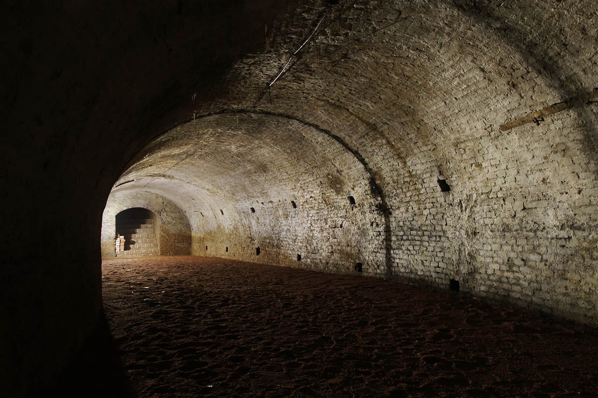 Objevené podzemí hostince.