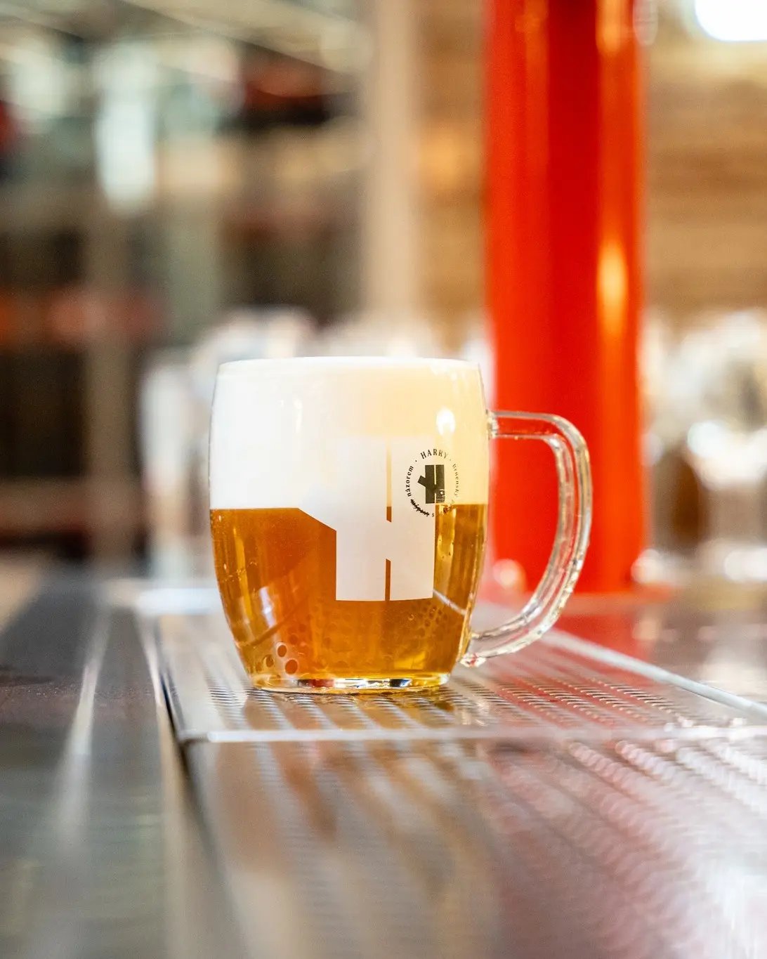 Pivo se zde vaří s láskou a zkušenostmi místních pivovarníků, přičemž vlajkovou lodí jsou takzvané „Harryho škopky“