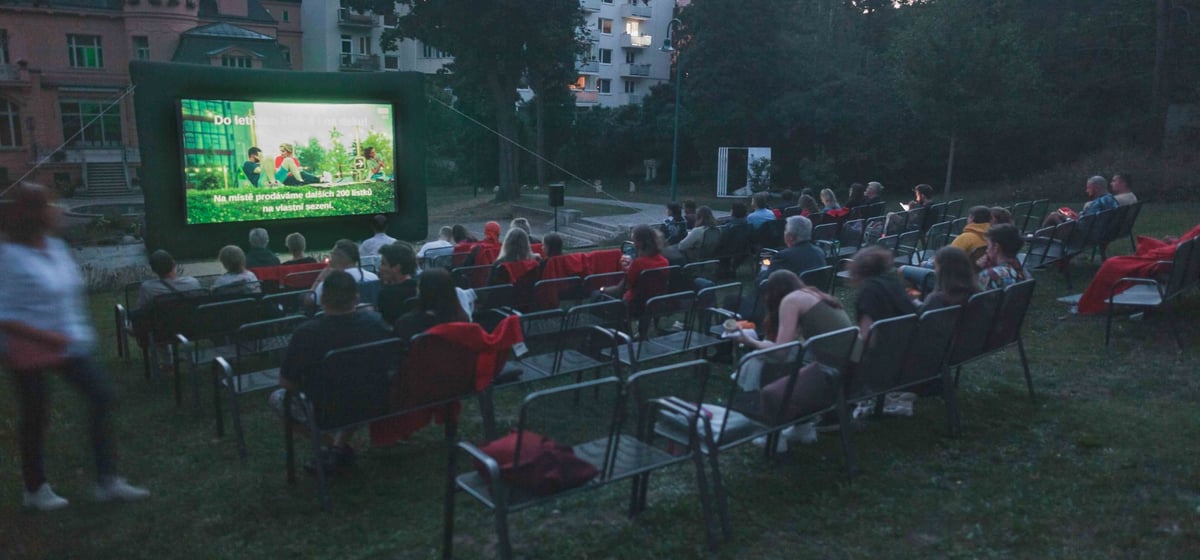 Letní kino v zahradě vily Löw-Beer