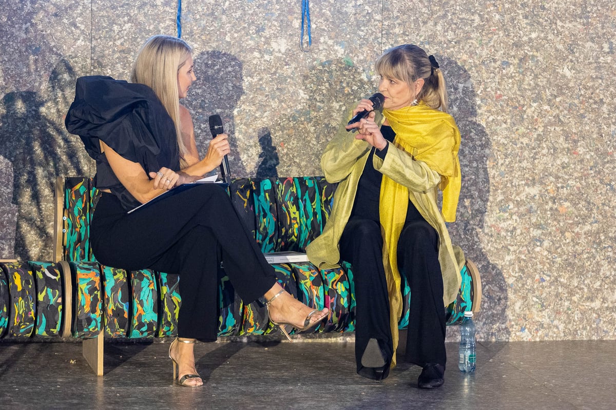 Blok s Chantal Poulain.