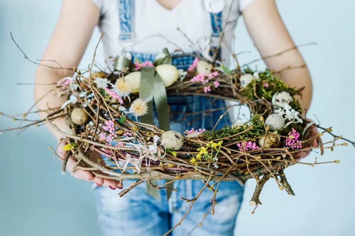 Děti si budou moci uplést třeba velikonoční věnec.