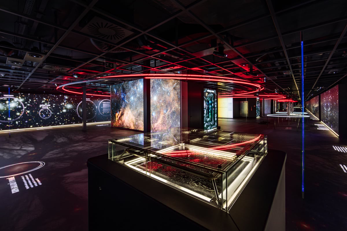 Interiér Hvězdárny a planetária Brno je plný zajímavých expozic