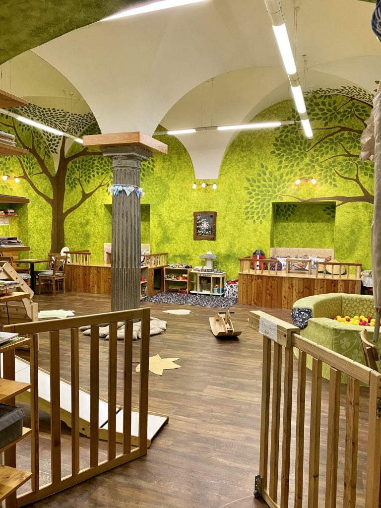 Prostory čajovny Mezi Stromy