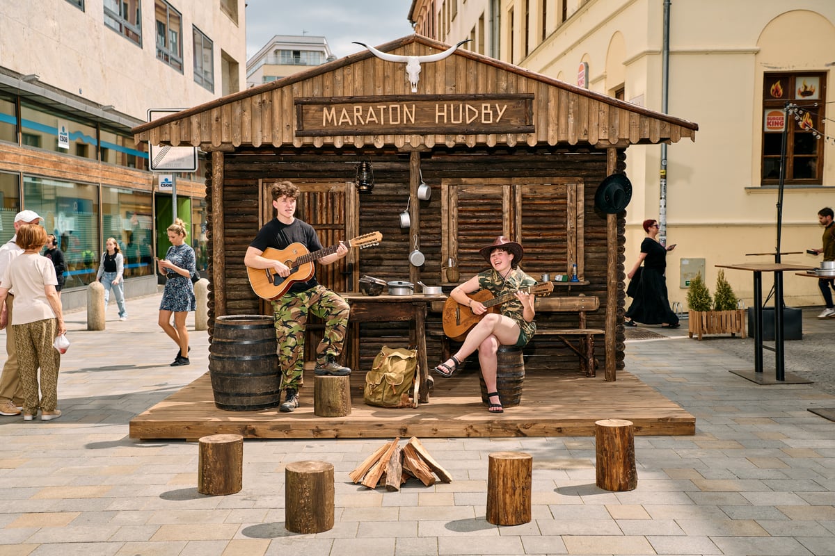 Nový buskerský pokoj vytvořený pro Maraton hudby Brno 2025.