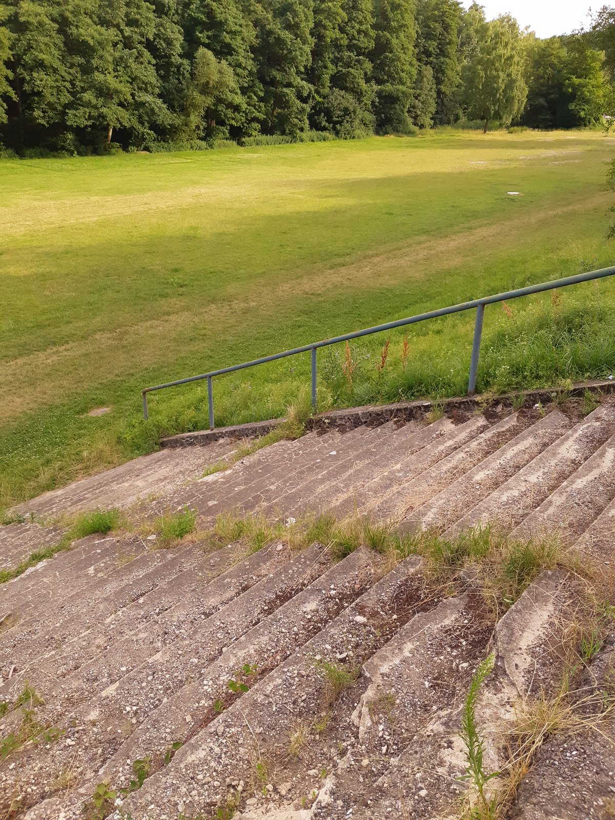 Pozůstatky tribun dnes.