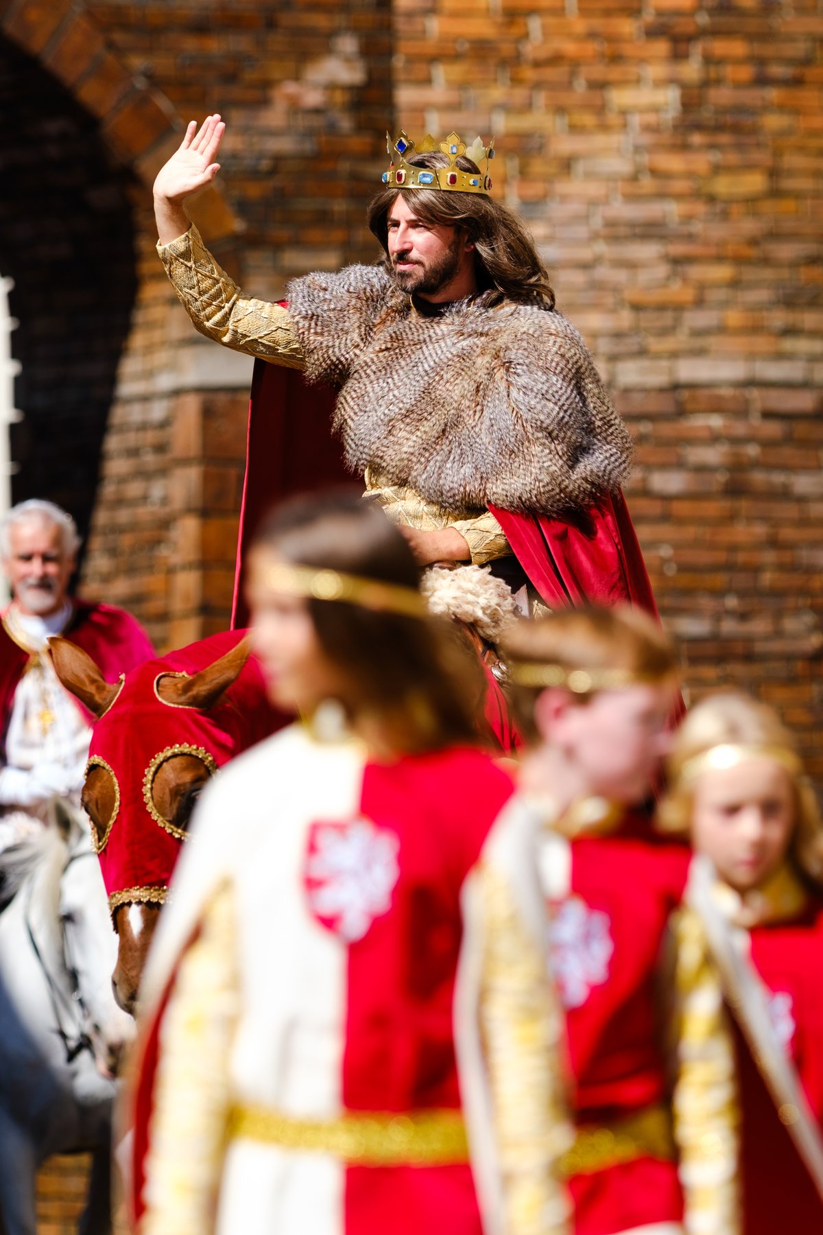 Čeká vás impozantní průvod krále Jana Lucemburského spolu s chotí Eliškou Přemyslovnou.