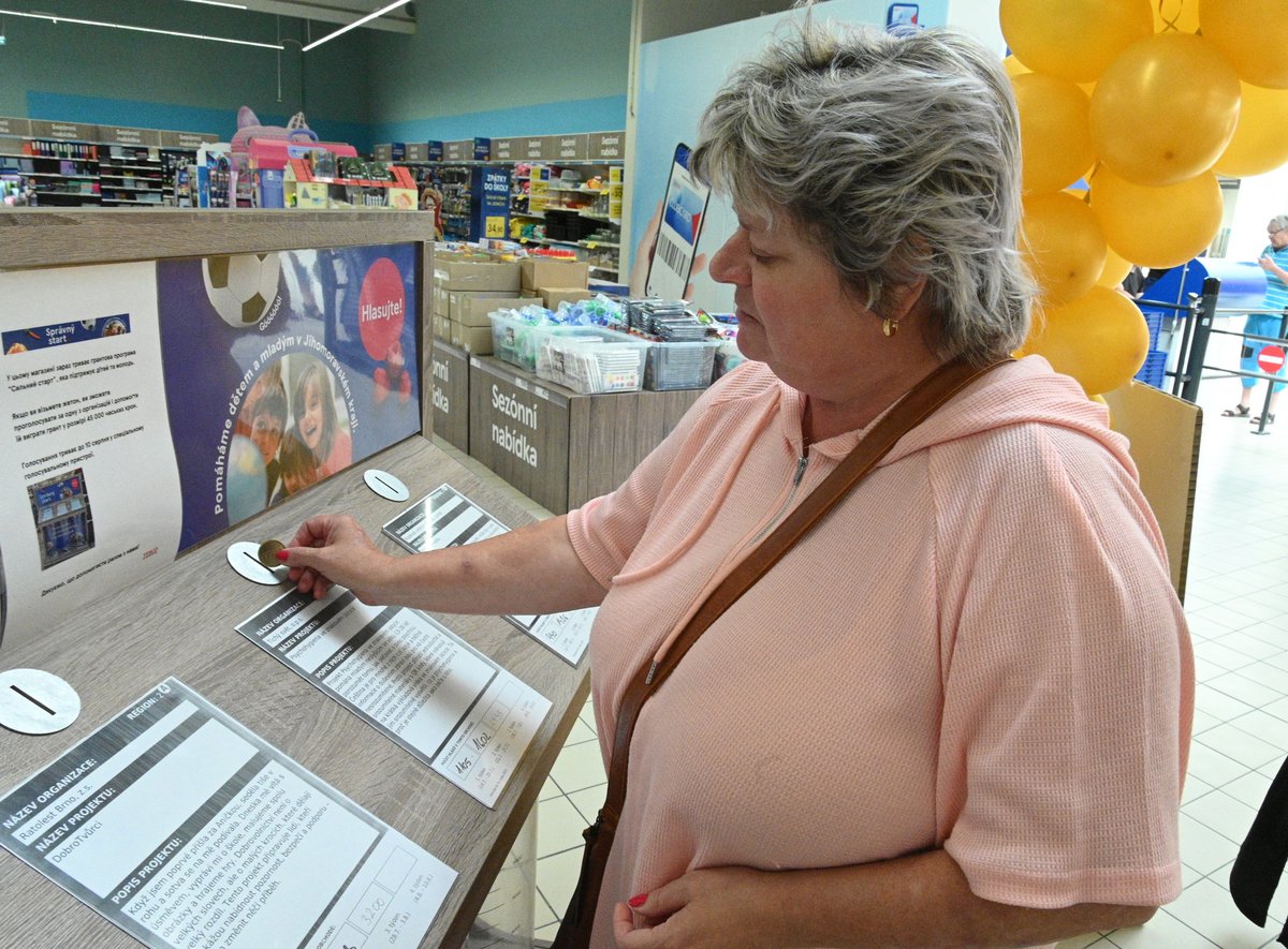 Zákazníci měli možnost se aktivně zapojit do výběru organizací, které dostaly mimořádný grant.