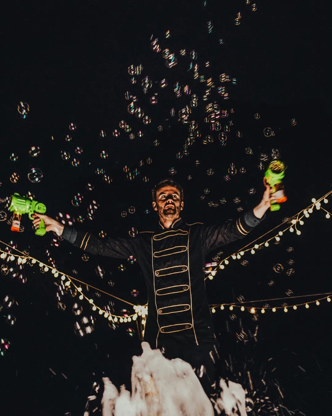 Super Panda Circus někdy připomíná fantaskní varieté