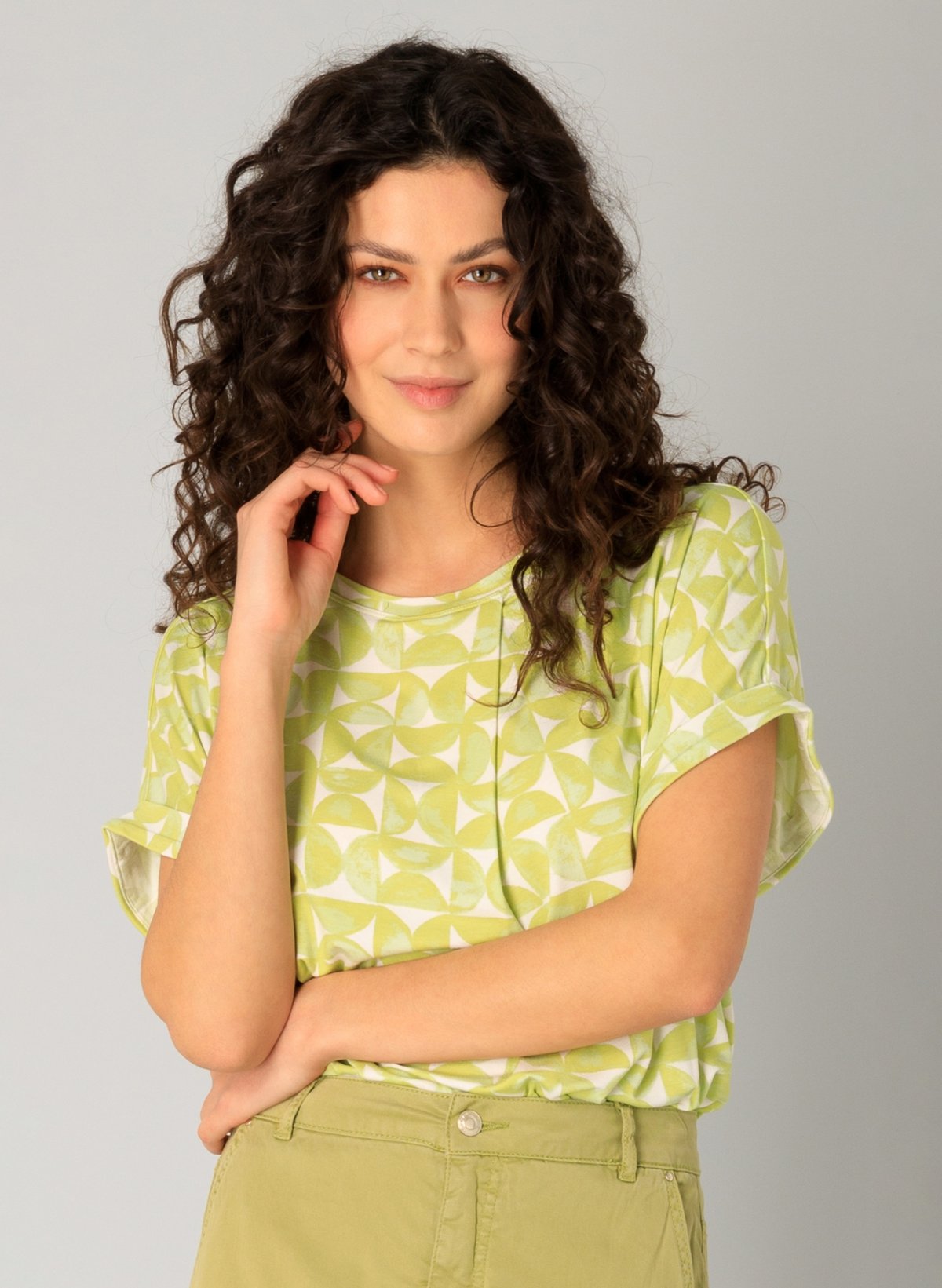 Boutique Matýsek se zaměřuje na elegantní dámské šaty, halenky a svetry.