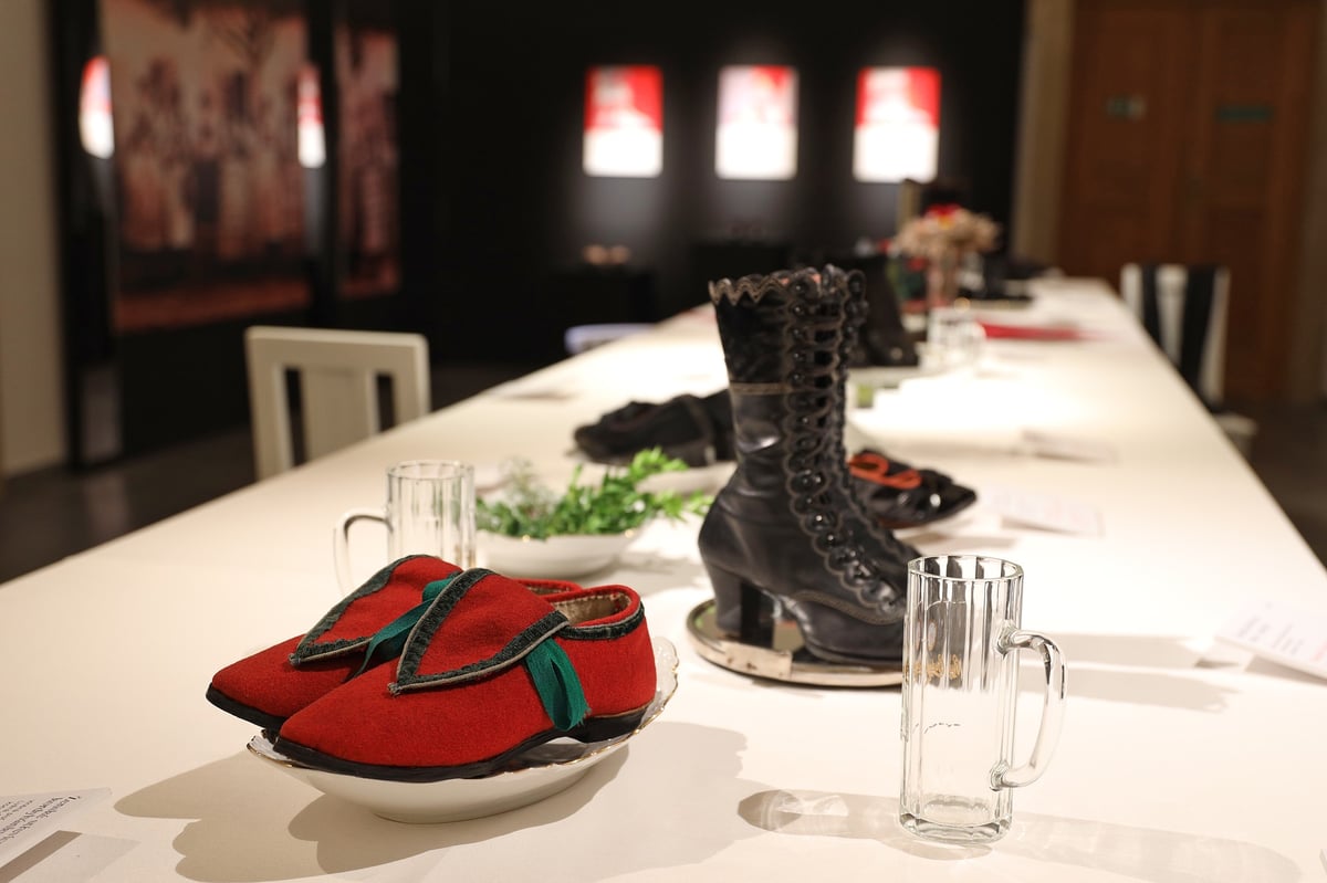 Exponáty výstavy „Boty. Odraz tradice“.