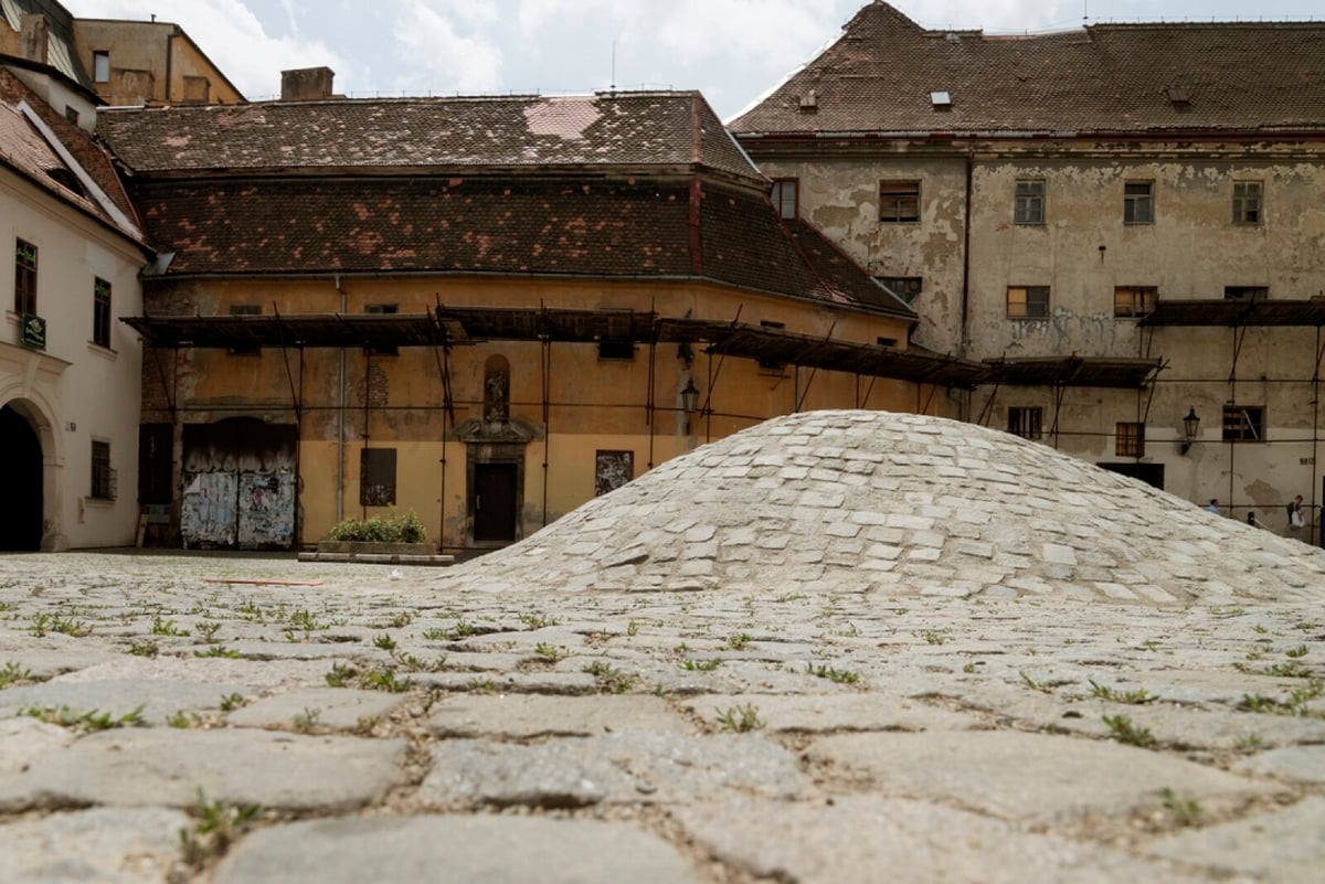 Martin Kochan, Otok, Římské náměstí