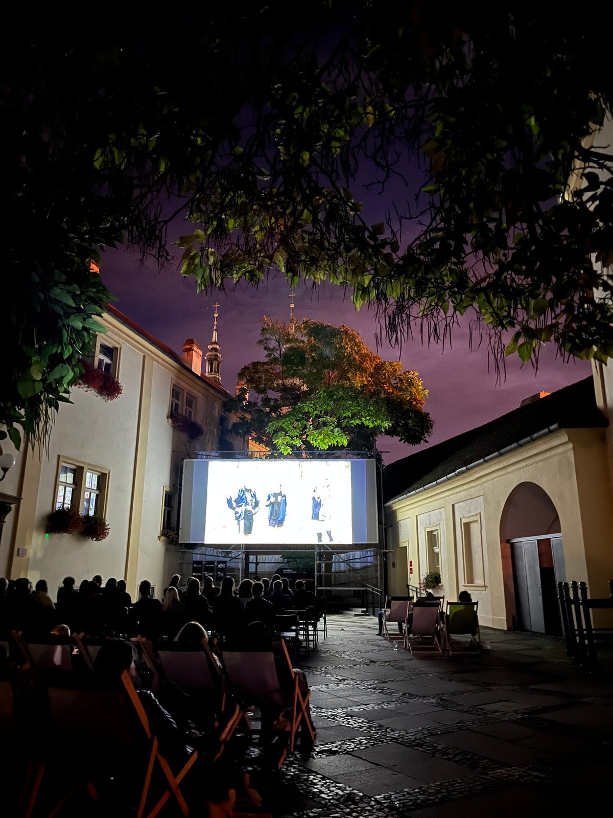 Letní kino na nádvoří radnice Brna-středu
