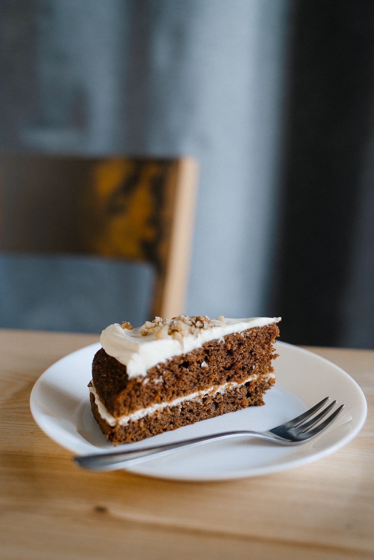 K Pumpkin Spice Latte se perfektně hodí třeba domácí mrkvový dort.