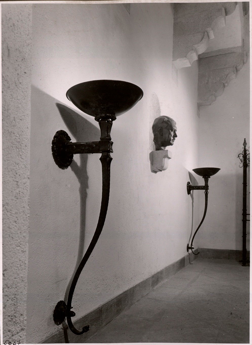 Busta Adolfa Hitlera v kapli