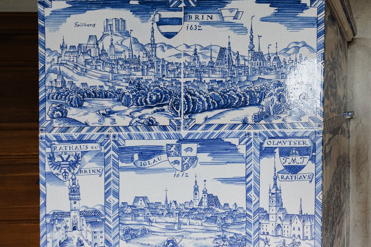 Malovaná kamna s "německými městy"