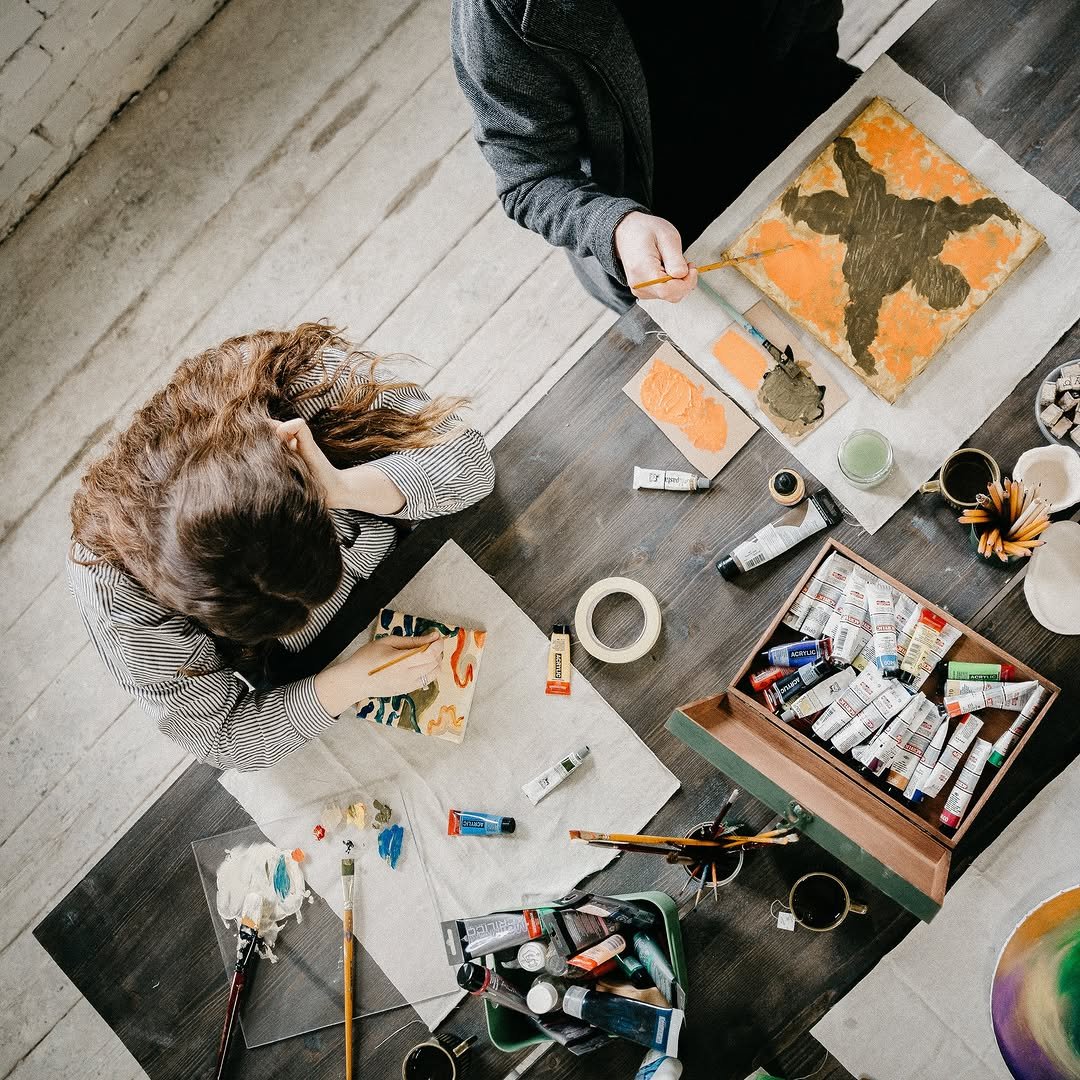 Seznamte se s dalšími umělci a umělkyněmi