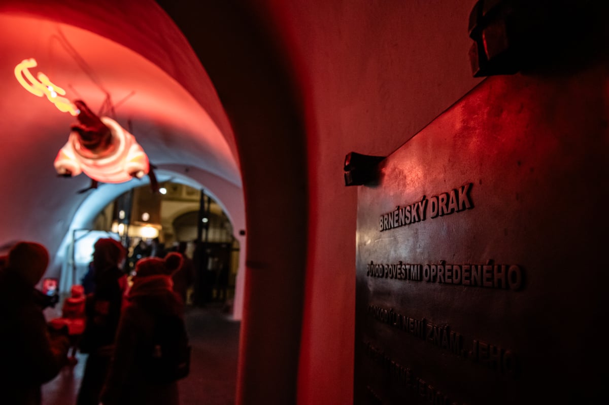 Brněnský drak ve vánočním svetru