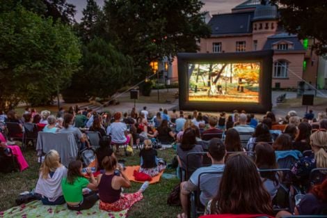 Letní kino v zahradě vily Löw-Beer