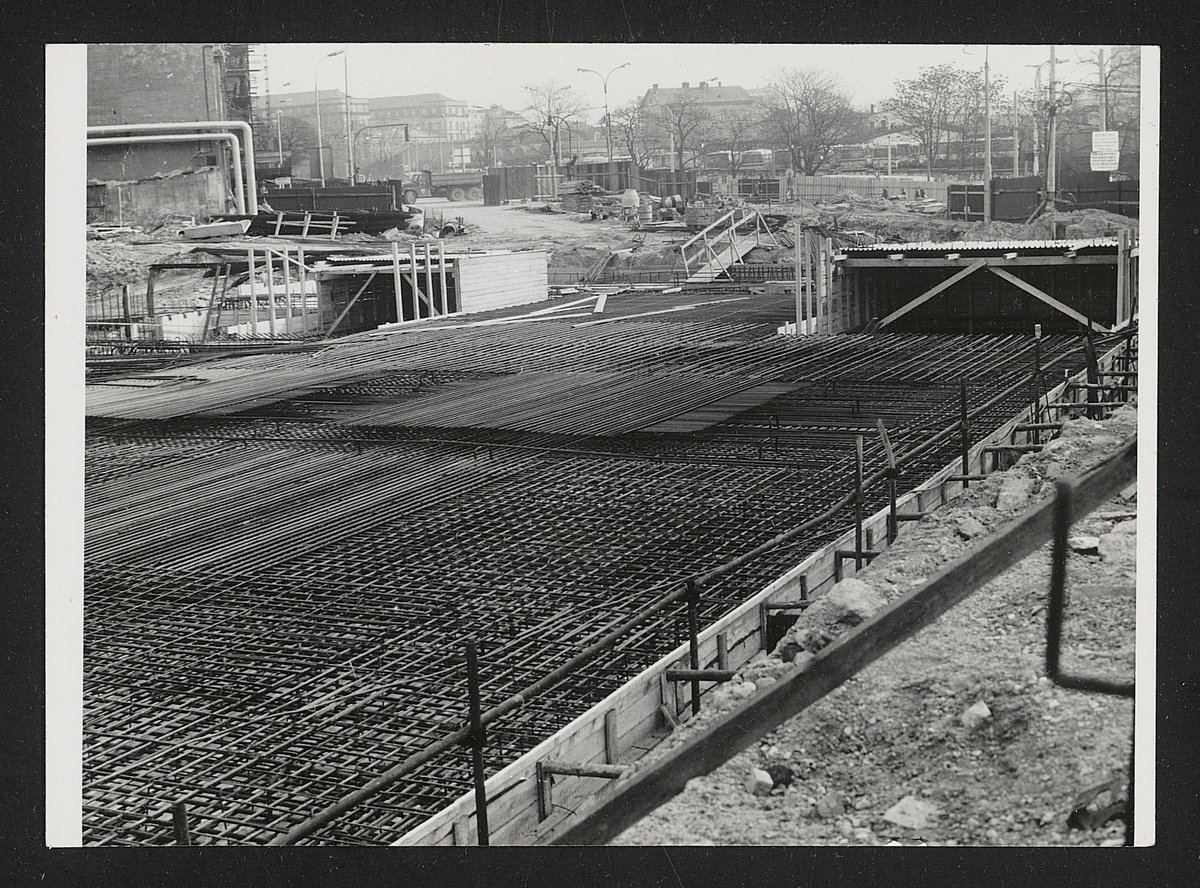 Stavba podchodu pod hlavním nádražím