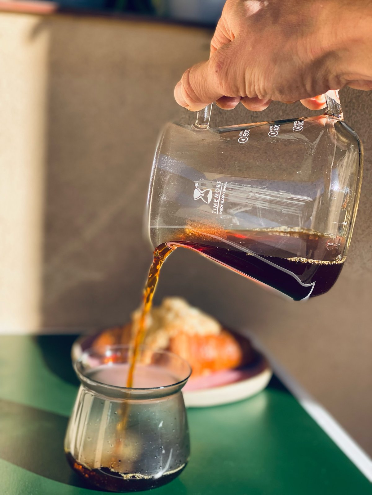 Probíhají zde cuppingy či kávové workshopy