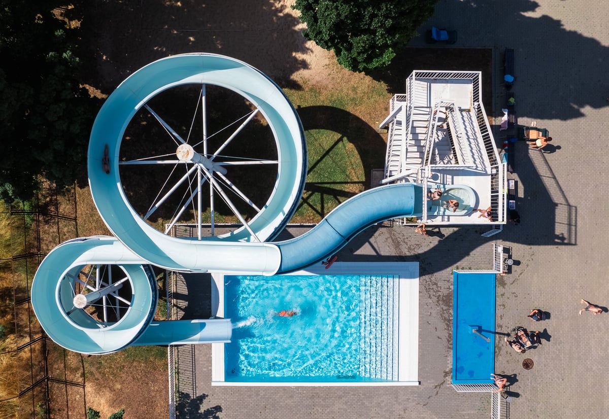 Tobogán Riviéry z ptačí perspektivy.