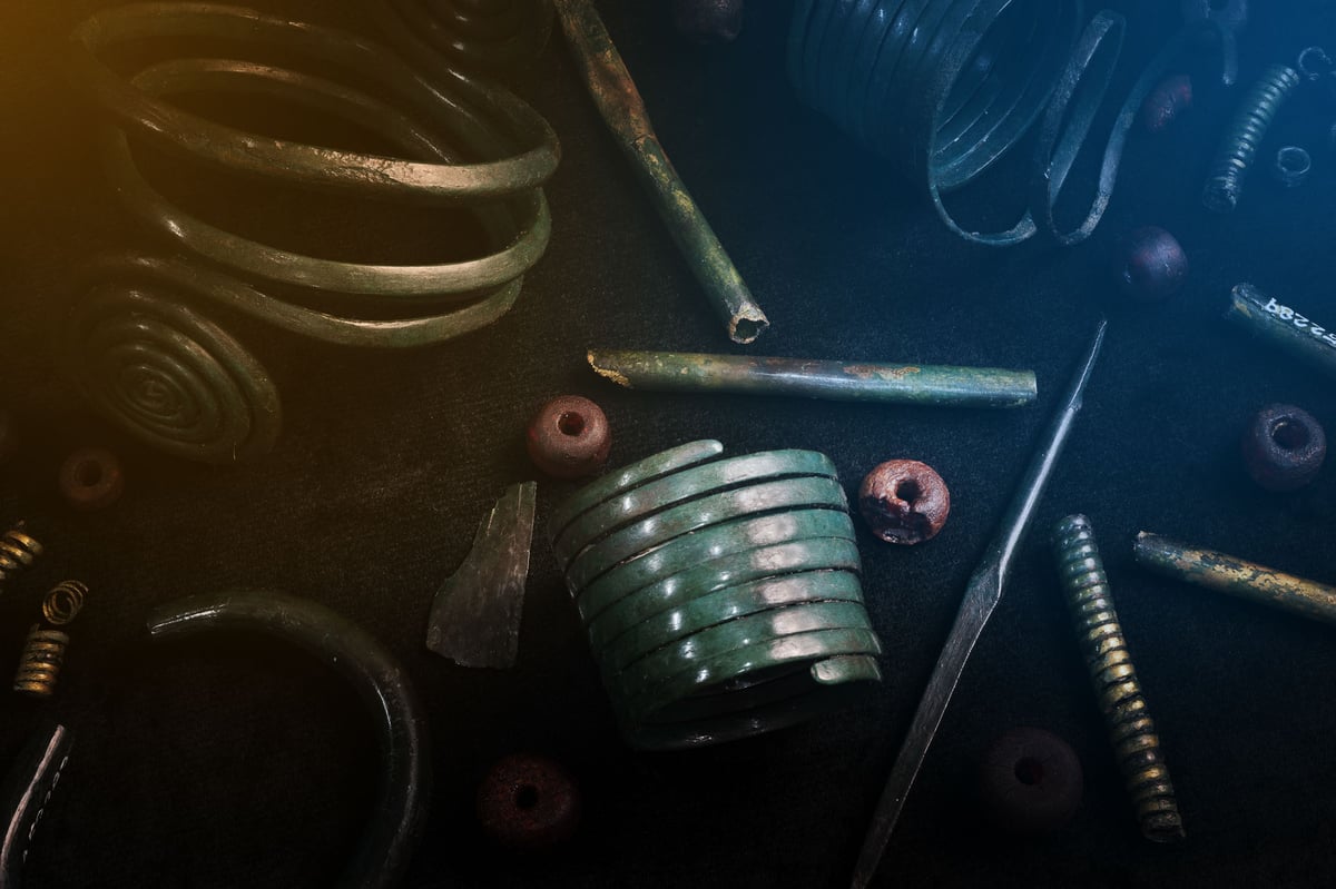 Zlatavé artefakty symbolizují spojení se Sluncem – hlavním božstvem.