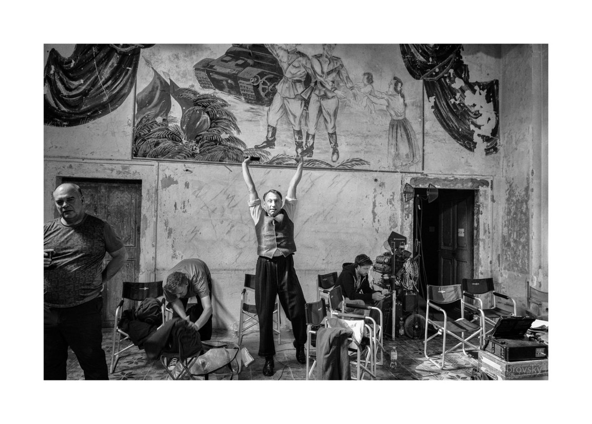 Z natáčení filmu Nabarvené ptáče.