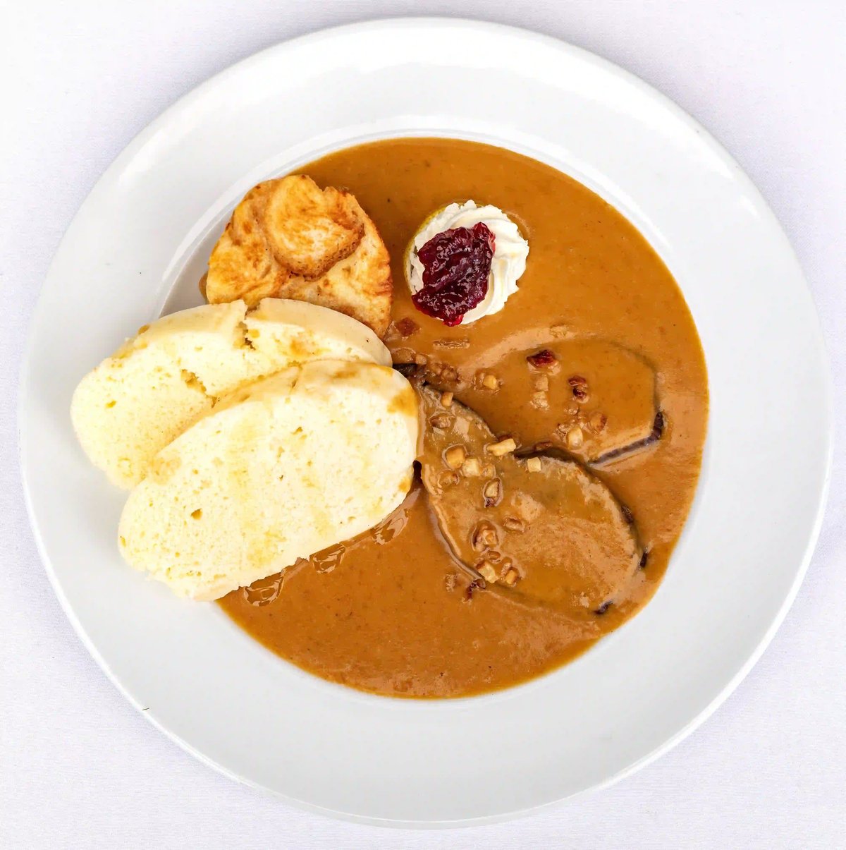 Svíčkovou na smetaně se zde vaří už od samotného vzniku restaurace v roce 1962.