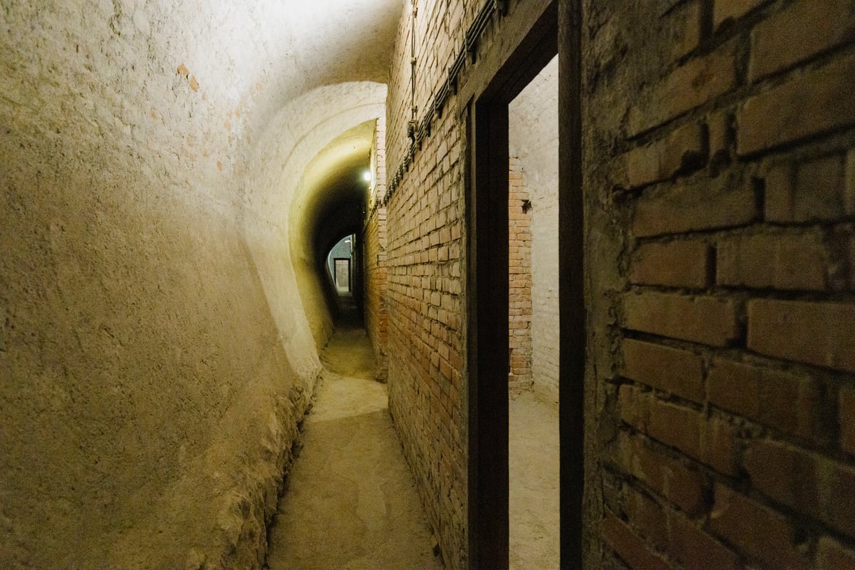 Hrubá stavba krytů v kasematech Špilberku