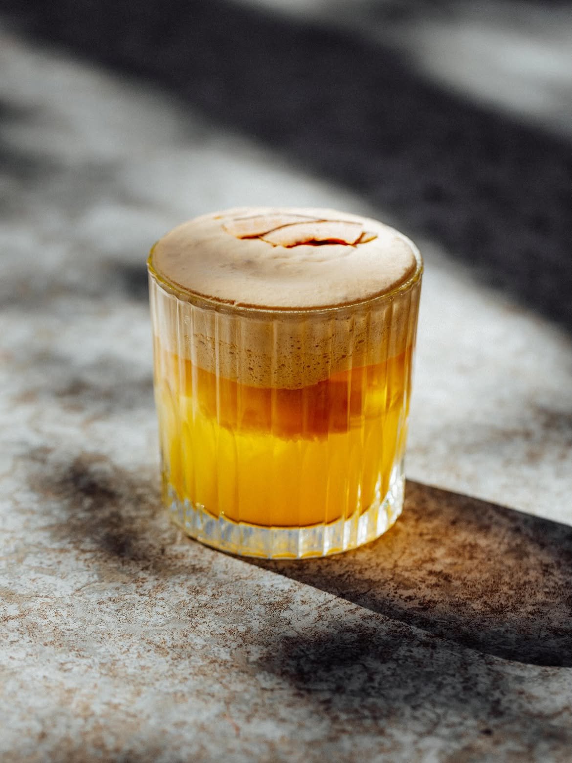 Espresso Piña stojí na spojení výběrového espressa a stoprocentního ananasového freshe s jemným kokosovým mlékem