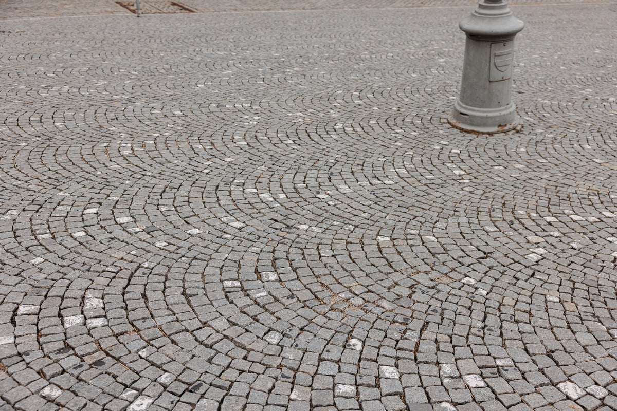 Dlažba na Dominikánském náměstí