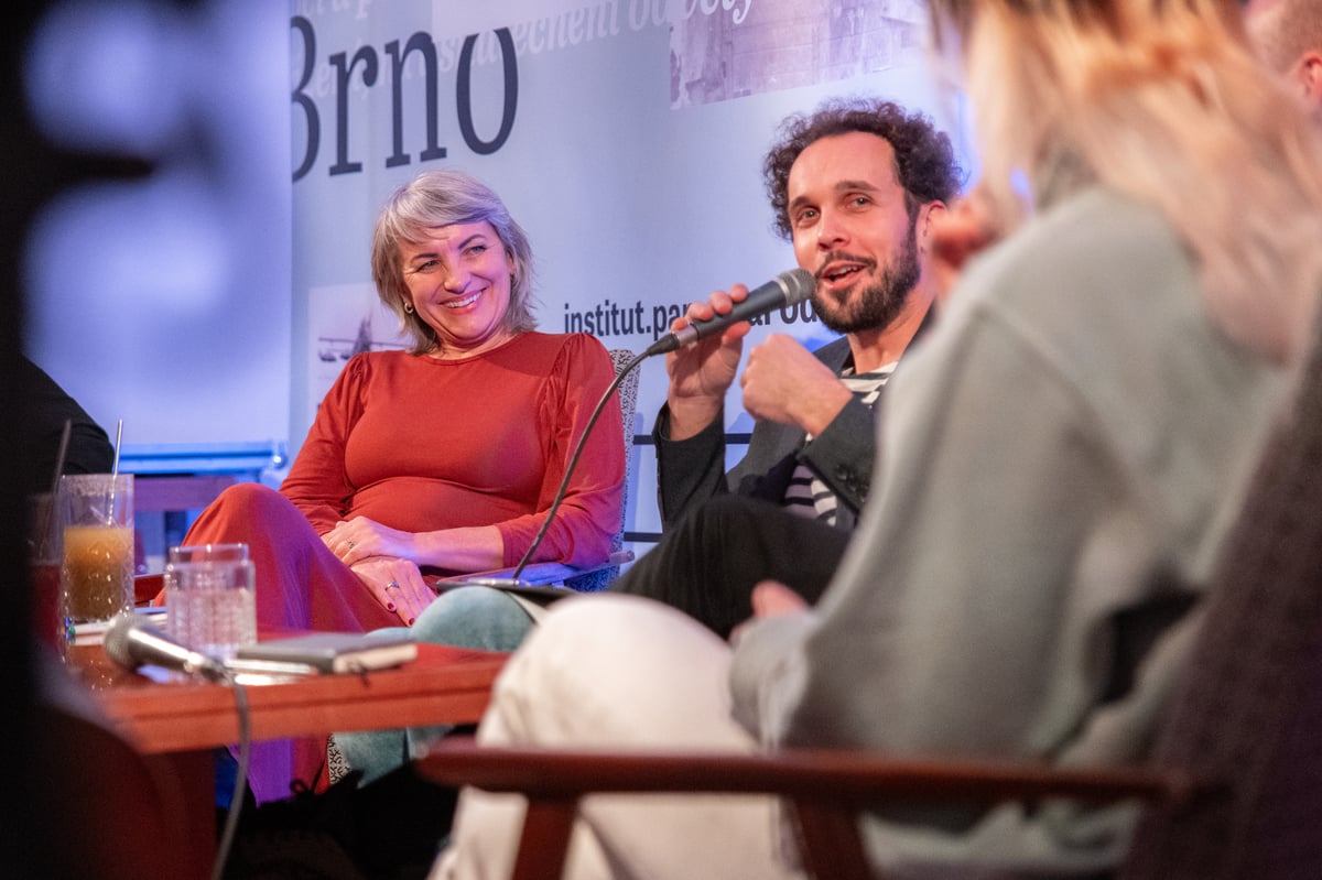 Pravidelné debaty v Café Paměti národa