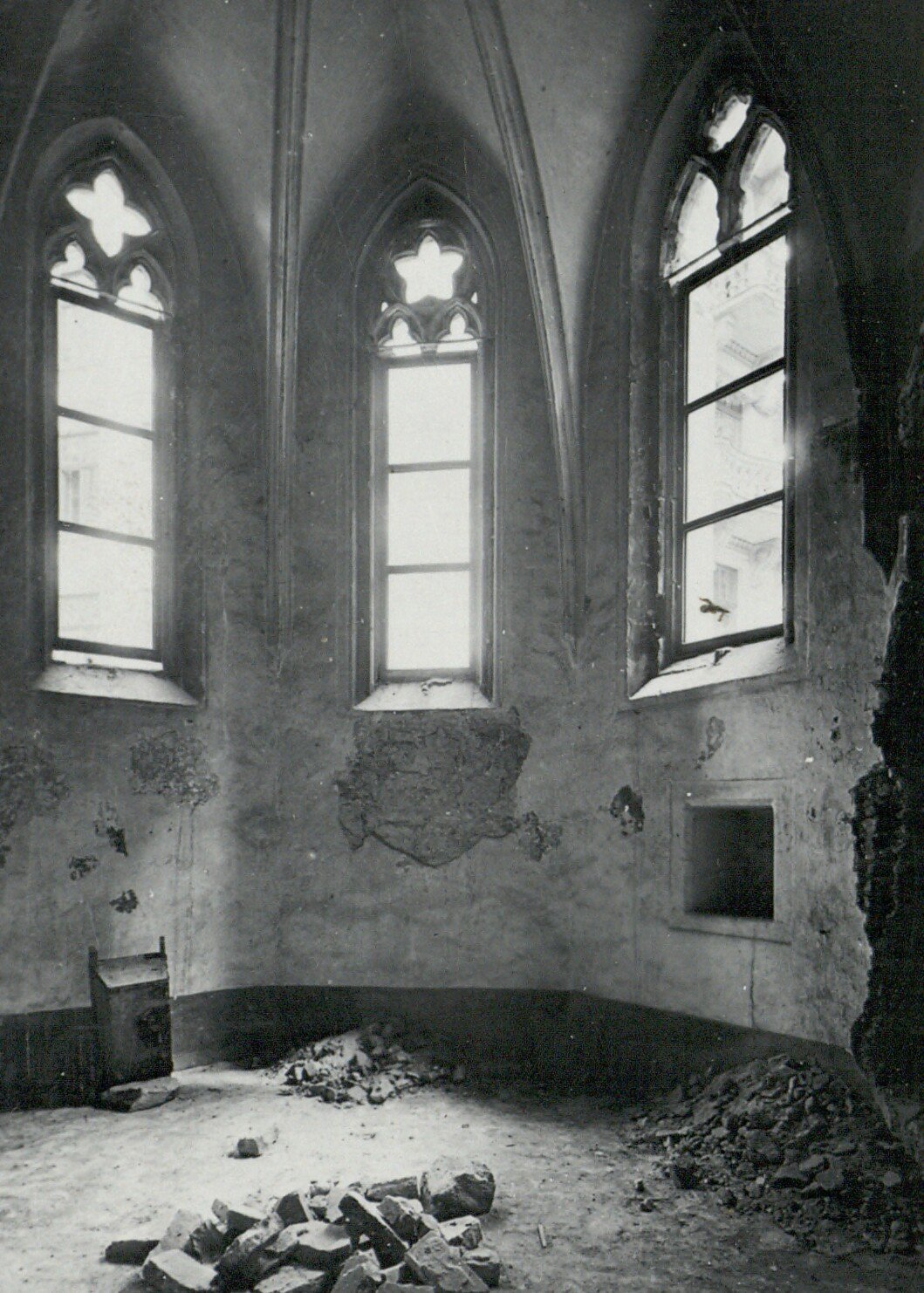 Bourání Královské kaple