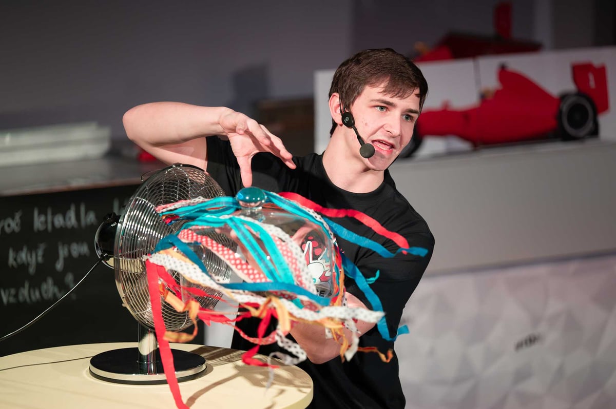 O víkendu 8.–9. listopadu ve VIDA! uvidíte téměř padesát vědeckých show s pokusy pro celou rodinu.