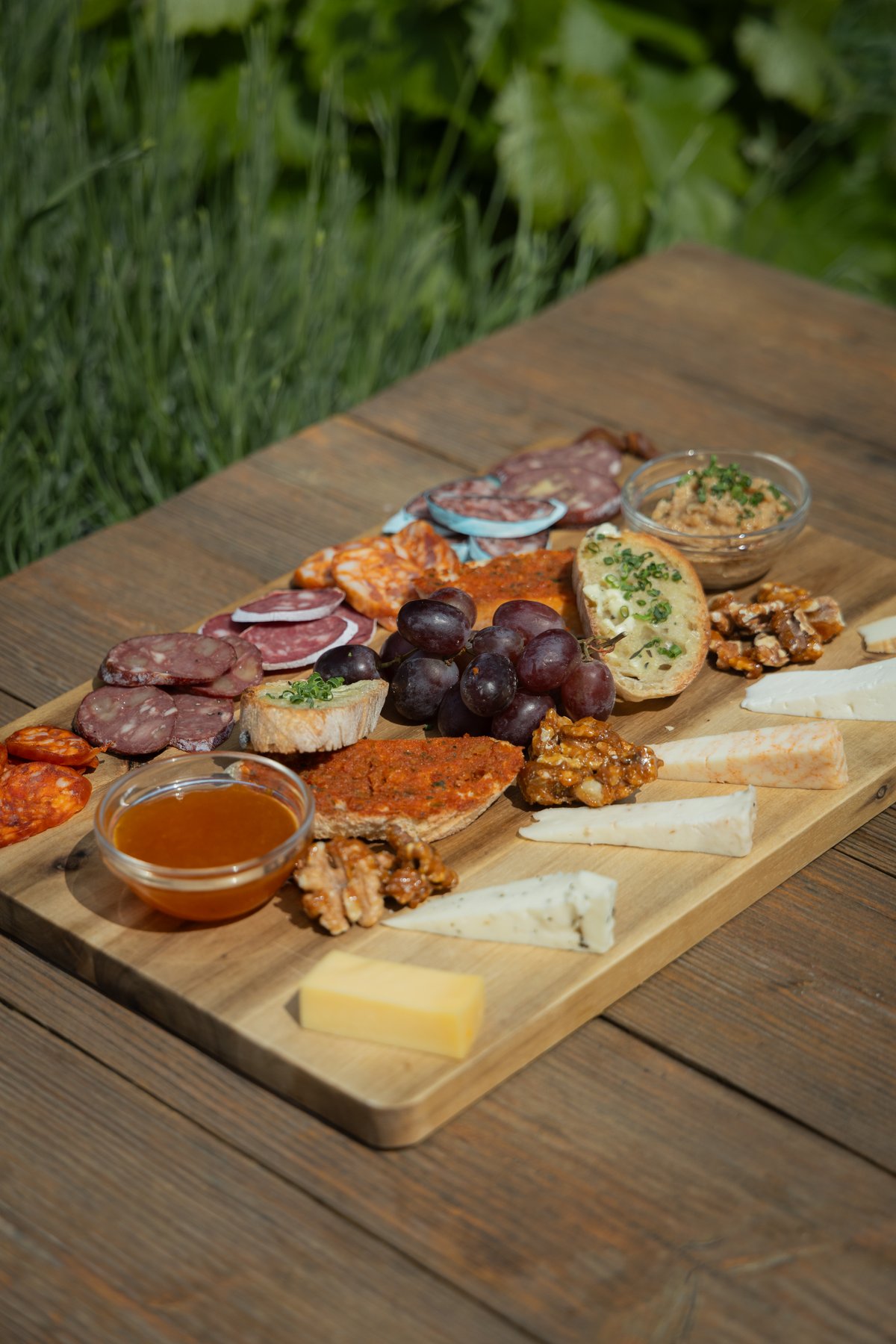 Tapas v podobě lokálních dobrot jako součást pikniku