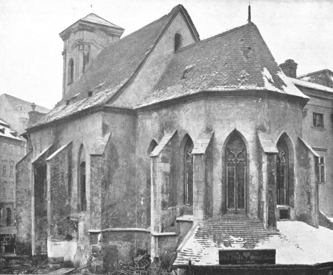 Jižní strana kostela krátce před jeho zánikem