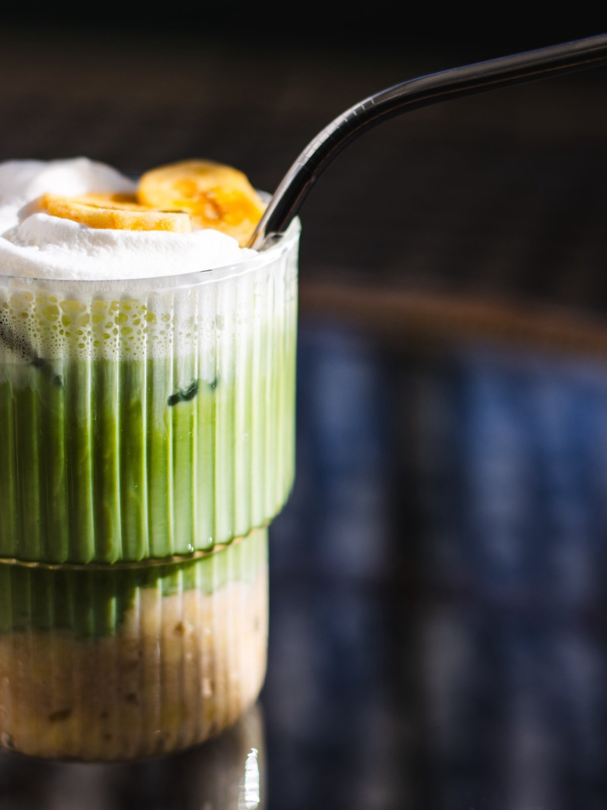 Jarní lístek láká na netradiční kombinace, jako je banana iced matcha latté nebo „batch sunrise“