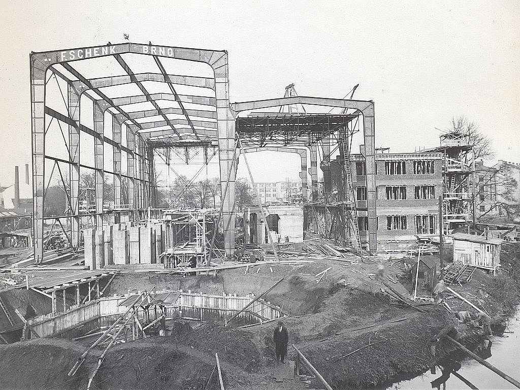 Stavba teplárny na Špitálce